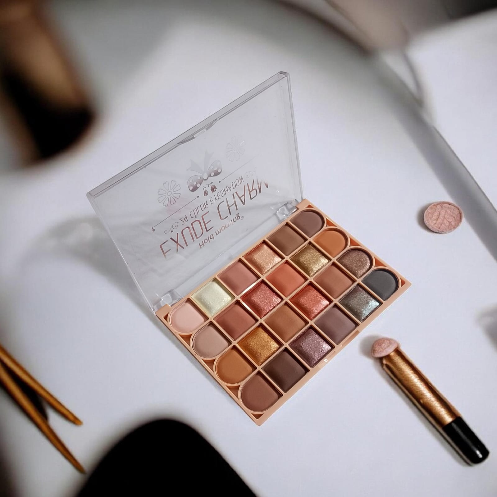 Hold Morning 24 color Eyeshadow Palette