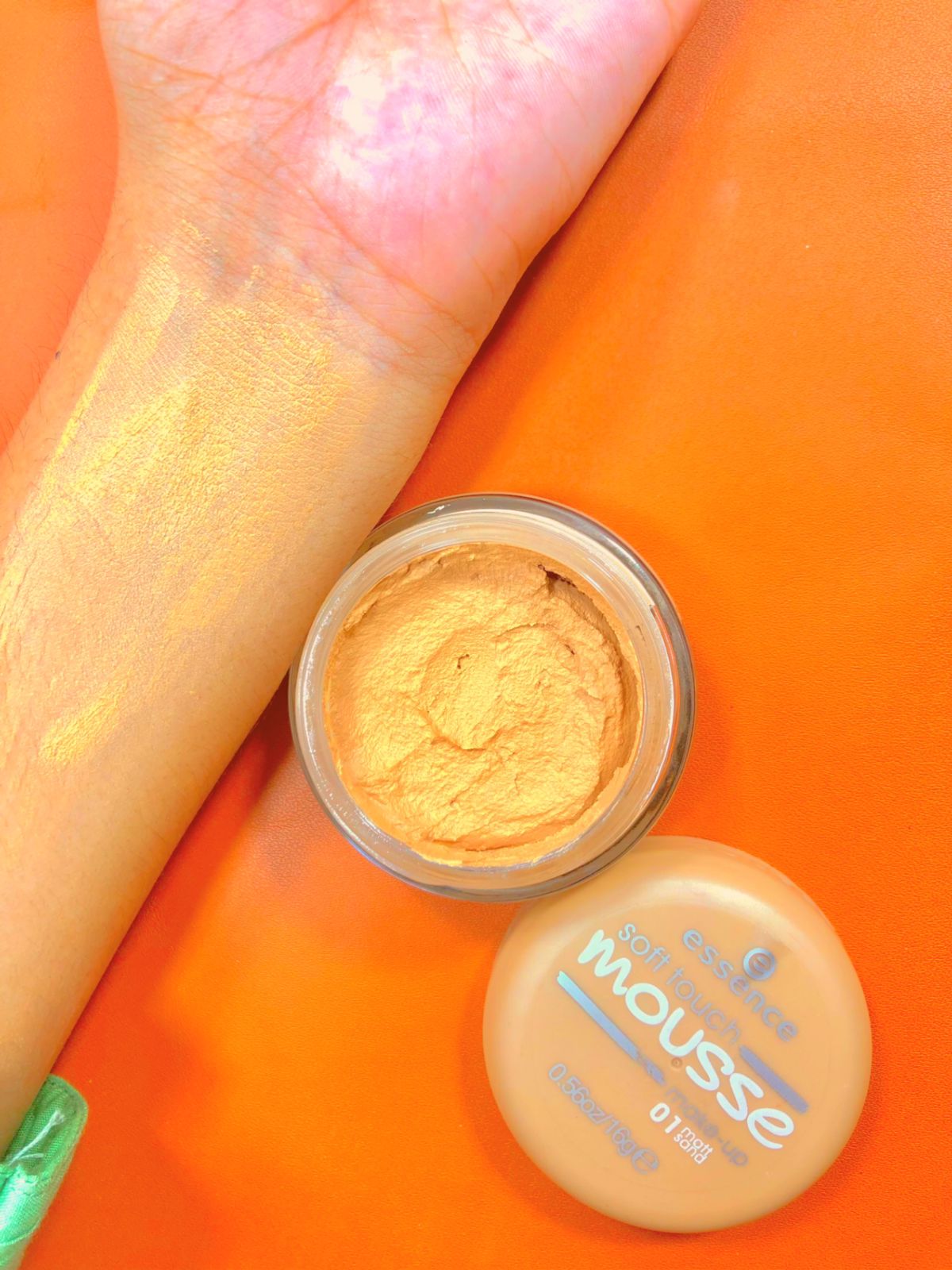 BASE ESSENSE SOFTTOUCH MOUSE MAKEUP