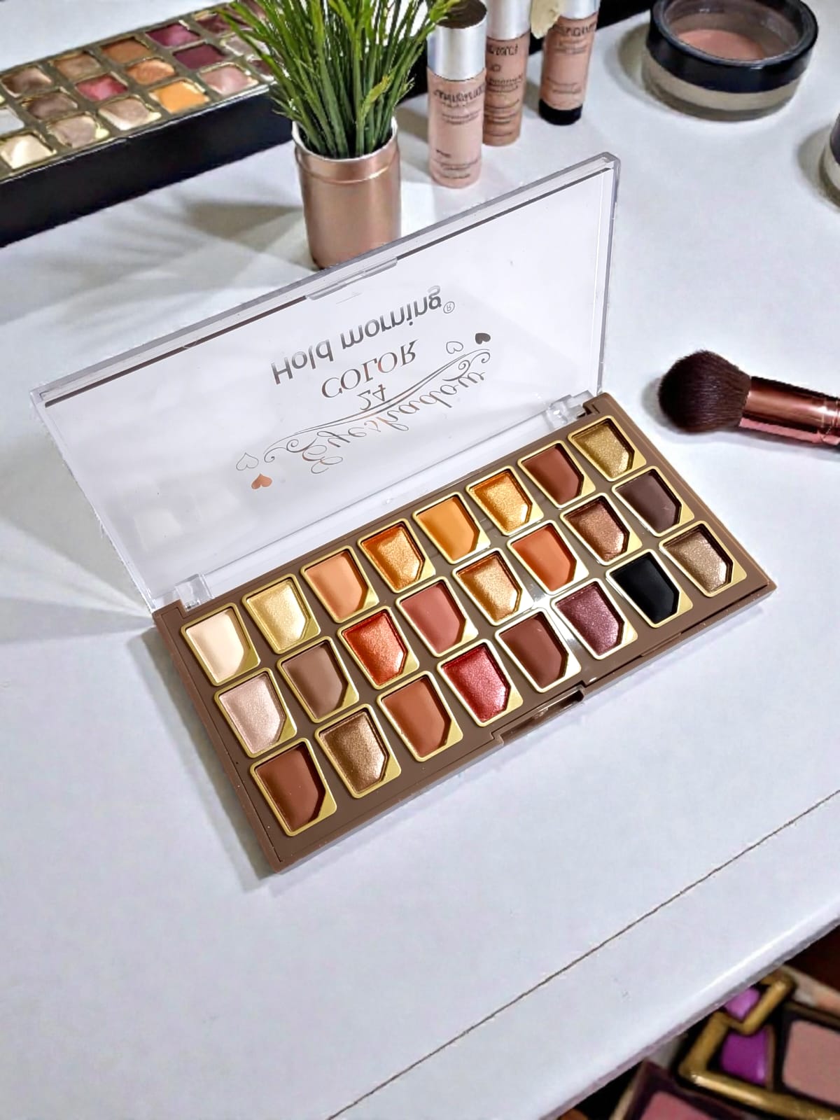 Hold Morning 24 Color Eyeshadow Palette