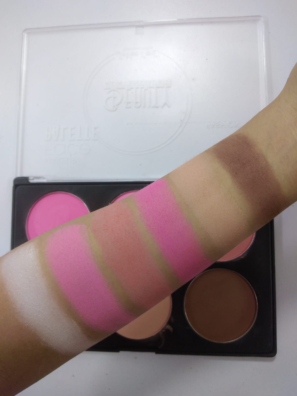 MAKEUP PALETTE BY SEVEN COOL