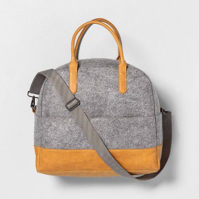 TRAVELING BAG