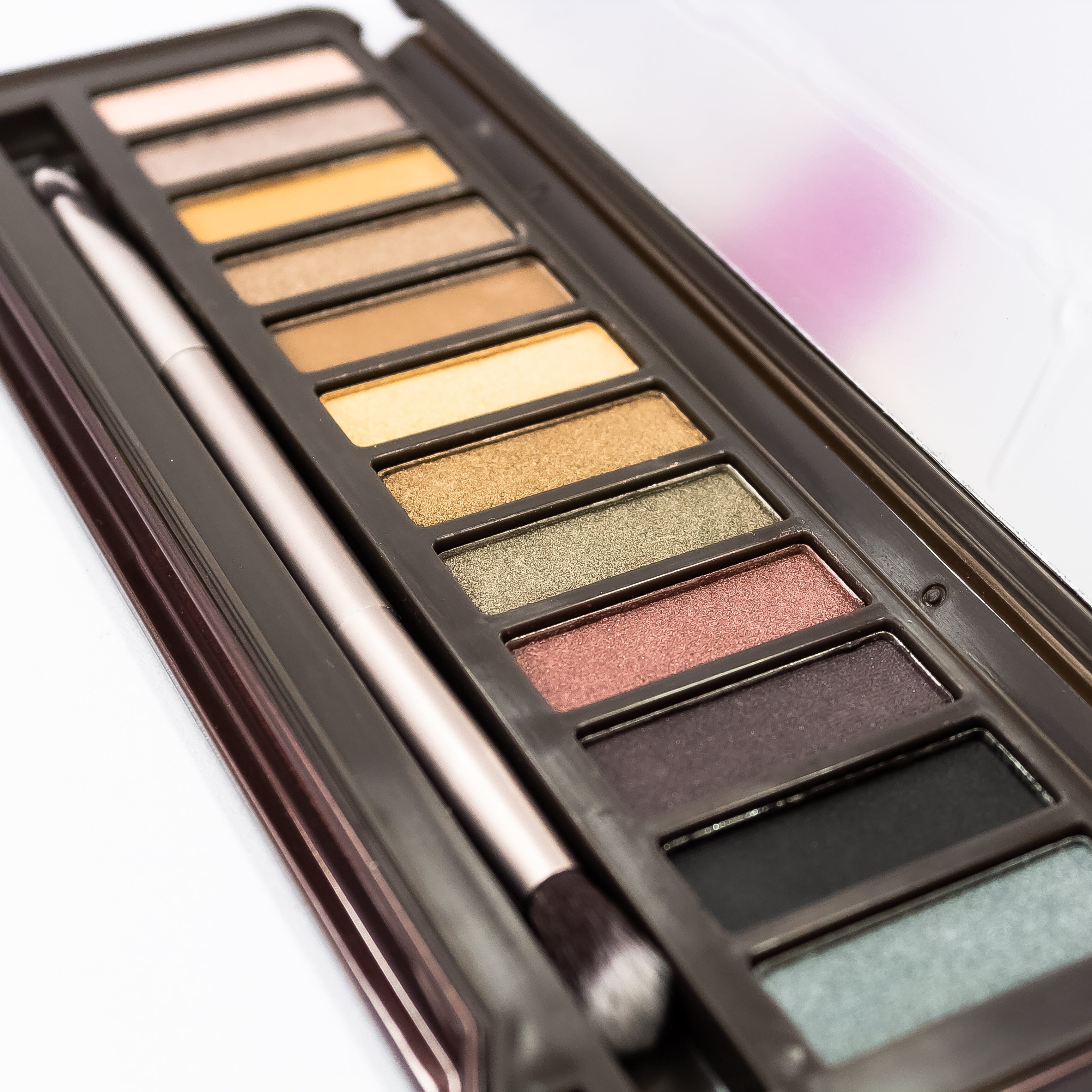 NAKED KISS CROWN EYESHADOW PALETTE Vamfy 