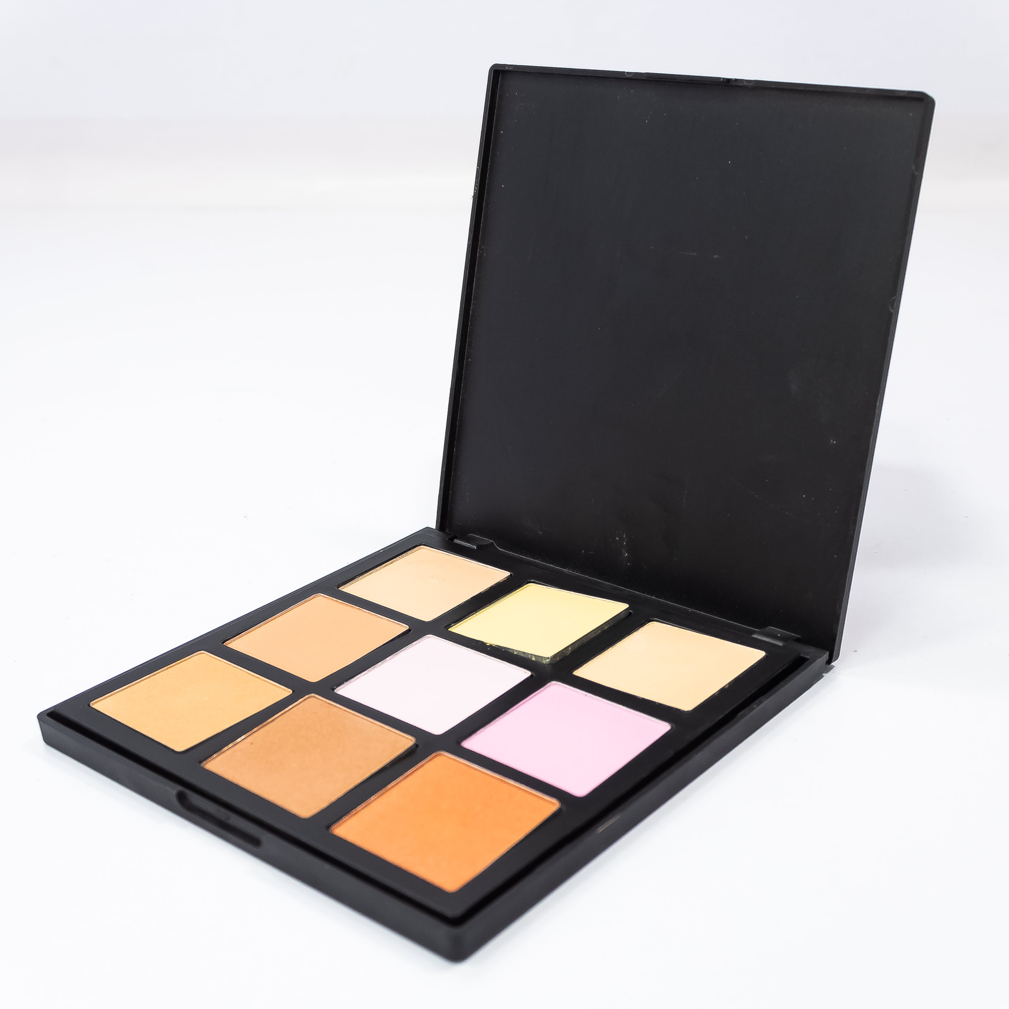 HIGHLIGHTER KYLIE CONCEALER FOUNDATION
